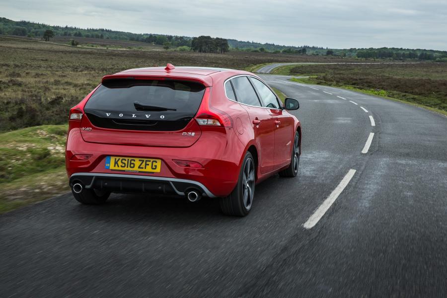  Volvo V40 D3 R-Design 2016 года  (UK) (фото 13 из 30)